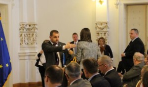 Izmene Ustava: Sudije, tužioci i advokati napustili javnu raspravu u znak solidarnosti prema kolegi, intervenisao i Pašalić