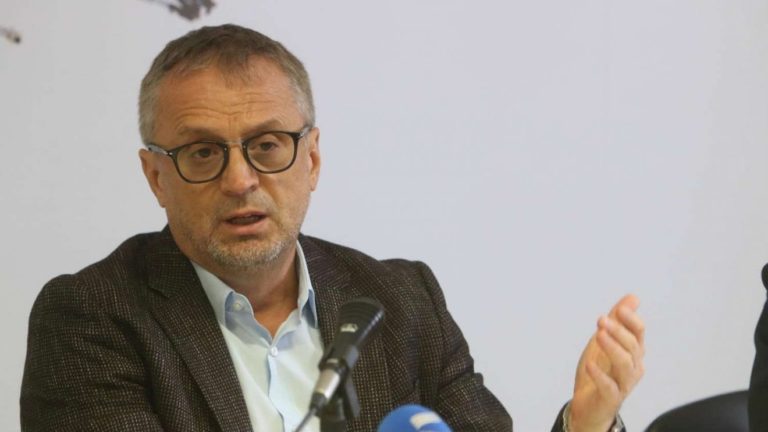 Poverenik Ilić se izuzeo jer je objavljivao u Danasu i Cenzolovci